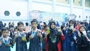Atlet MTsS Luki binaan UPZ Baznas Semen Padang dapat medali di kejuaraan silat. (dok. humas)