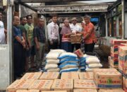 Semen Padang Serahkan Bantuan Sembako untuk Korban Kebakaran di Pampangan