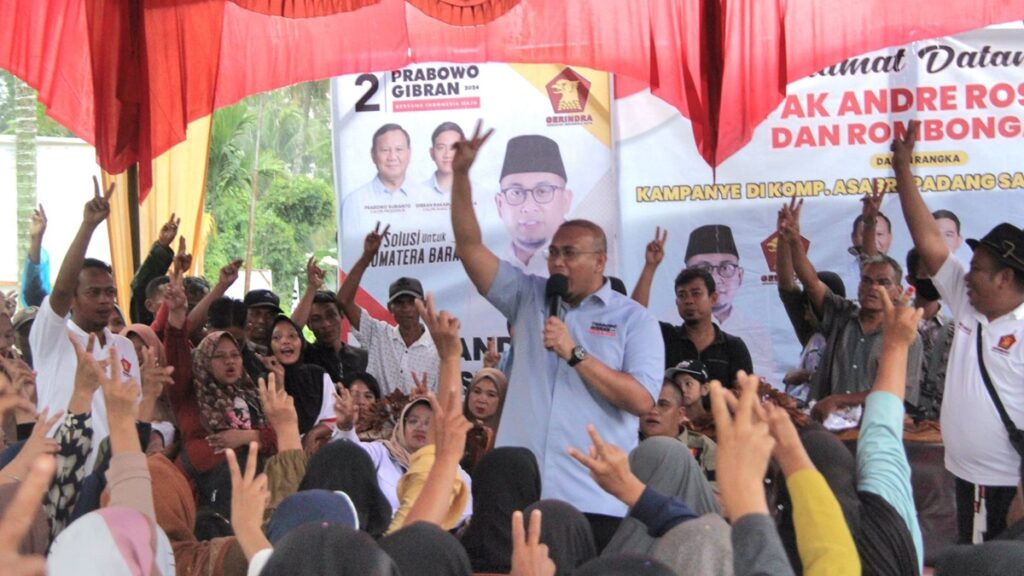 Kampanye Ketua TKD Sumbar, Andre Rosiade di Padang untuk memenangkan Prabowo-Gibran satu putaran. (dok. Tim AR)