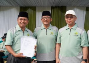 Penyerahan sertifikat tanah wakaf untuk Kemenag Kota Padang. (Foto: Dok. Prokopim)