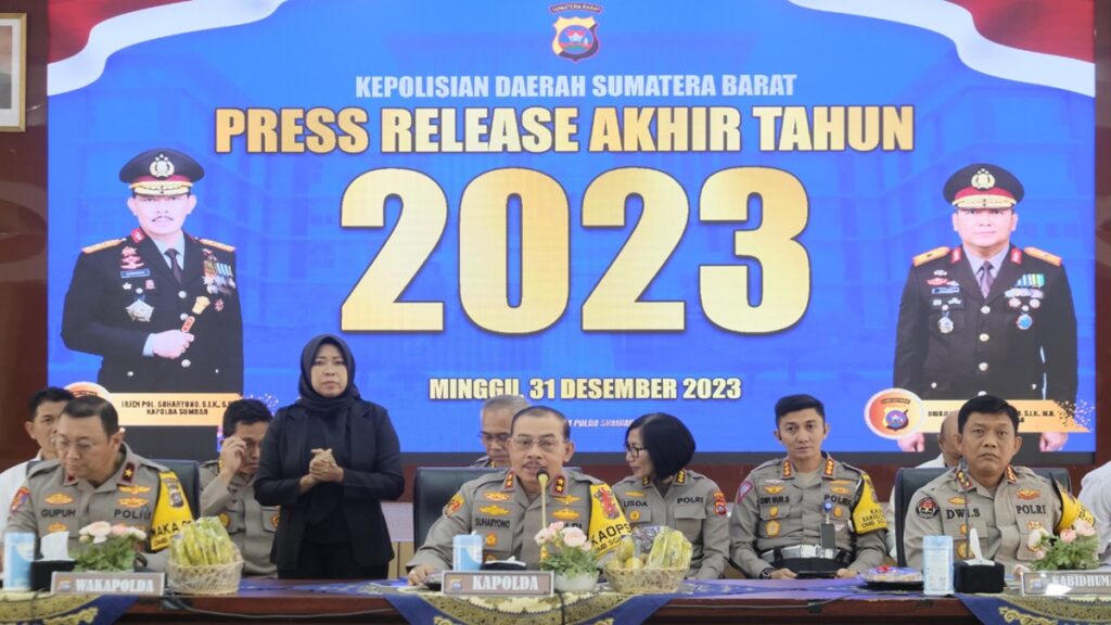 Press rilis akhir tahun 2023 di Mapolda Sumbar. (dok. istimewa)