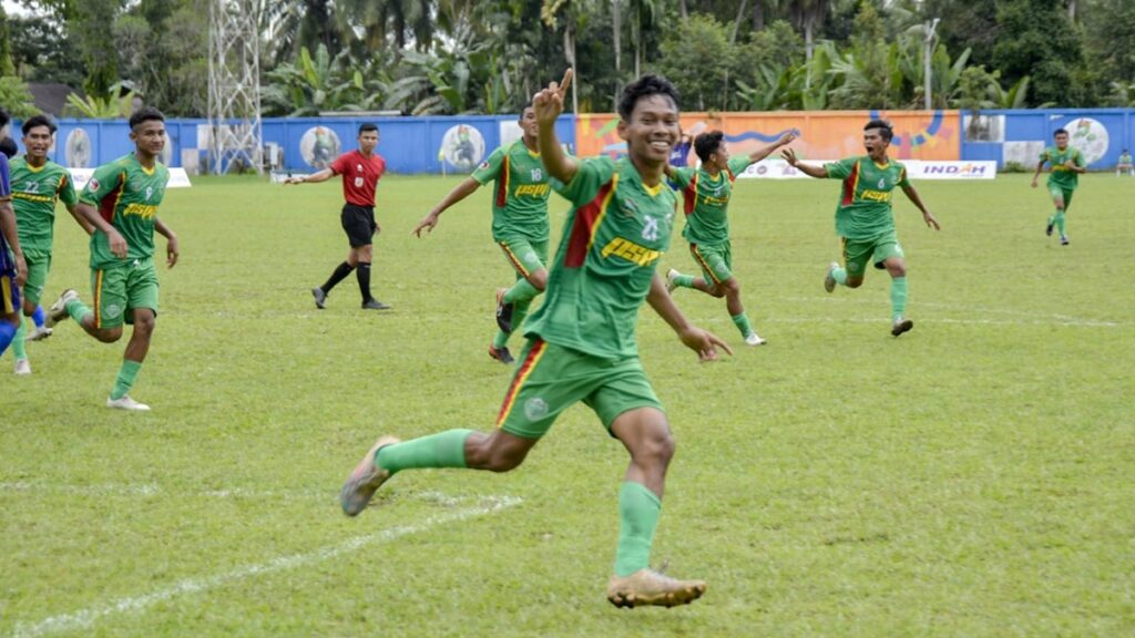 Selebrasi pemain PSPP usai cetak gol di laga final Liga 3 Sumbar leg pertama. (dok. istimewa)