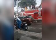 Siram Jalan Terdampak Abu Marapi, Mesin Portabel Mobil Damkar Padang Panjang Alami Korsleting