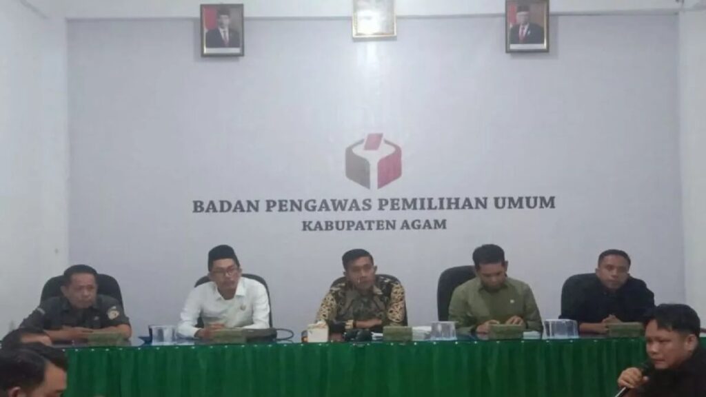 Bawaslu Agam melakukan sosialisasi bagi peserta pemilu. Dok Antara/Yusrizal