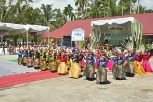 Penampilan seni di SMAN 1 Padang Gelugur, Kabupaten Pasaman pada Rabu (7/2/2024) siang. (Foto: Dok. Adpim)