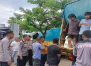 Polisi Kawal Penyaluran Logistik Pemilu ke 54 Kelurahan di Padang