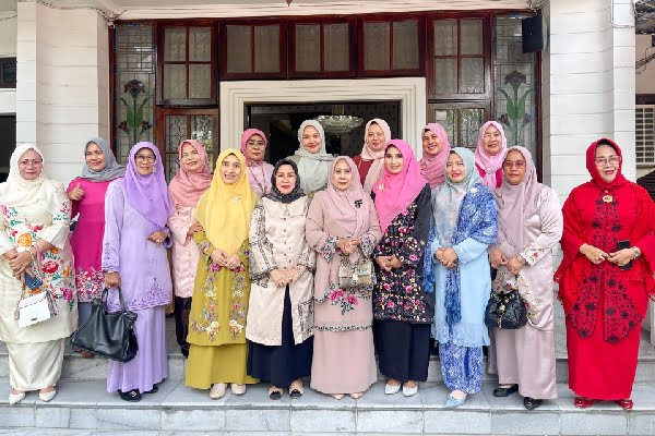 Sejumlah Ketua Gabungan Organisasi Wanita (GOW) se-Sumatera Barat (Sumbar) bertemu dan kumpul di Kota Padang. (Foto: Dok. Prokopim)