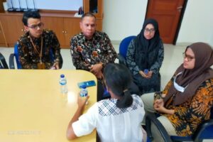 DP3AP2KB Sumbar bertemu dengan gadis asal Pessel yang diduga jadi korban perdagangan orang di Jakarta. (Foto: Dok. Diskominfo Sumbar)
