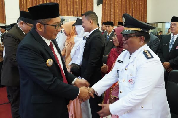 Salah satu Camat yang dilantik oleh Wali Kota Padang, Hendri, yakni Amrizal. Ia bukan sosok yang asing di lingkungan Pemerintah Kota (Pemko) Padang. (Foto: Dok. Prokopim)