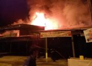 9 Petak Toko di Kampung Jambak Padang Hangus Terbakar, Kerugian Mencapai Rp2 Miliar