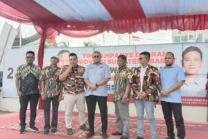Laskar Merah Putih (LMP) Padang menyatakan dukungan kepada pasangan Prabowo-Gibran di Pilpres 2024 pada Jumat (2/2/2024) siang. LMP mengaku sudah lama menjadi fans Prabowo Subianto.