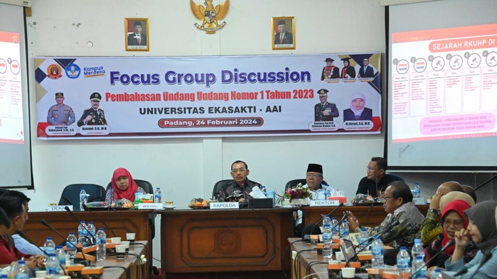 Kapolda Sumbar hadiri FGD terkait KUHP di Unes Padang. (dok. Bidhumas)