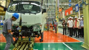 Presiden Jokowi mengecek industri manufaktur. (dok. Setkab)