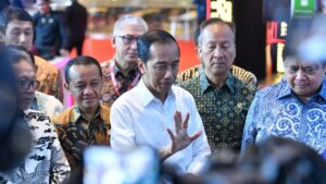 Presiden Jokowi memberikan keterangan pers usai membuka pameran otomotif IIMS 2024, di JI-Expo Kemayoran, Jakarta, Kamis (15/02/2024). (Foto: Humas Setkab/Jay)