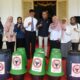 Semen Padang serahkan bantuan bak sampah untuk Pemprov Sumbar. (dok. Humas)