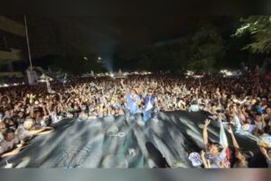 Konser Indonesia Maju Prabowo-Gibran di Kompleks GOR Haji Agus Salim pada Jumat (9/2/2024) malam 'petjah'. Panitia kegiatan melaporkan, jumlah massa yang hadir mencapai 25 ribu orang, 10 kali lipat dari massa kampanye Anies Baswedan. (Foto: Dok. Tim AR)