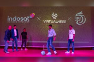 Indosat Ooredoo Hutchison (IOH) platform digital AI generatif berbasis mobile, Virtualness. Kerjasama ini akan memberikan pengalaman digital baru kepada para pecinta sepak bola di Indonesia, khususnya Liga 1 Indonesia. (Foto: Dok. IOH)