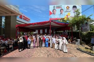 500 ibu-ibu dari 17 kelompok Majelis Taklim se-Kota Padang mendukung Prabowo-Gibran pada Pilpres 2024. (Foto: Dok. Tim AR)