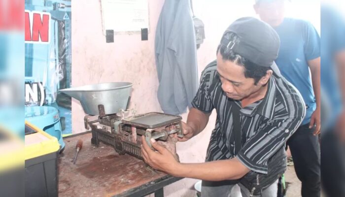 Pastikan Takaran Akurat, Pemkab Agam Tera Ulang Ratusan Timbangan dan SPBU