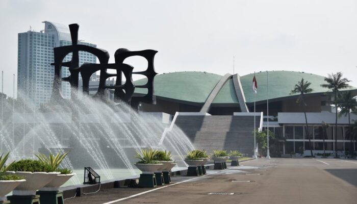 DPR Tambah 12 RUU ke Prolegnas Prioritas 2025, Termasuk Revisi UU Polri dan RUU Perampasan Aset