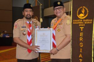 Penghargaan Tergiat II dari Kwarda Pramuka Sumbar kepada Kwarcab Kota Padang. (Foto: Dok. Prokopim)