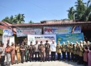 Kejati Sumbar Bagikan Ratusan Paket Sembako bagi Korban Banjir di Kinali Pasbar