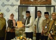 BPK Serahkan Temuan Pemeriksaan LKPD Padang 2023, Hendri Septa Instruksikan Ini ke Kepala OPD