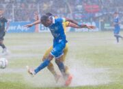 Leg 1 Final Liga 2: Semen Padang FC Kalah Tiga Gol Tanpa Balas dari PSBS Biak