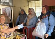 Andre Rosiade Bantu Penjual Lontong Idap Lumpuh di Padang