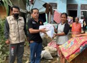 Andre Rosiade Bantu Ratusan Paket Sembako untuk Korban Banjir Pessel