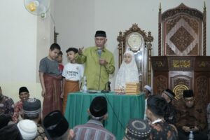 Safari Ramadan 1445 Hijriah Gubernur Sumbar, Mahyeldi di kawasan Korong Gadang, Kecamatan Kuranji, Kota Padang pada Kamis (14/3/2024) malam. (Foto: Dok. Adpim)