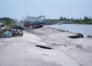 TPI Surantih Pesisir Selatan Rusak Parah akibat Banjir, Kapal Tangkap Ikan Hancur