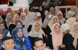 Para pemungut pajak dari Bapenda Kota Padang menghadiri undangan kegiatan buka bersama dengan Wali Kota Padang, Hendri Septa. (Foto: Dok. Prokopim)