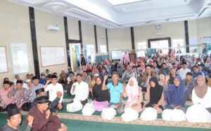 Sebanyak 1.505 warga Koto Tangah, Kota Padang menerima sembako dari Baznas. (Foto: Dok. Prokopim)