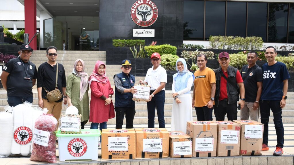 Bantuan semen padang untuk bencana di Pessel. (dok. Humas)