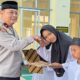 Santunan Polri untuk anak yatim yang diserahkan oleh Wakapolda Sumbar. (dok. istimewa)