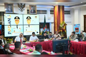 Rapat evaluasi pasca banjir jajaran Pemko Padang pada Sabtu (9/3/2024) sore. (Foto: Dok. Prokopim)