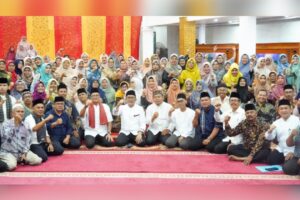 Wali Kota Padang, Hendri Septa menggelar kegiatan berbuka bersama dengan Kepala SDN se-Kota Padang pada Sabtu (16/3/2024) malam. (Foto: Dok. Prokopim)