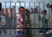 Momen Warga Binaan Pemasyarakatan Lapas Padang Laksanakan Salat Tarawih dari Balik Jeruji Besi