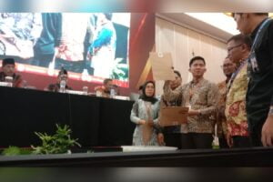 Rapat pleno lanjutan rekapitulasi penghitungan perolehan suara dan penetapan hasil Pemilu serentak tahun 2024 tingkat Sumatera Barat. (Foto: Dok. Radarsumbar.com)