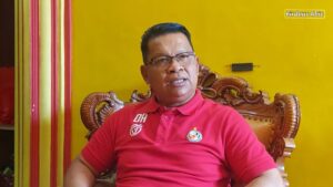 Pelatih Semen Padang FC, Delfiadri. (tangkapan layar podcast Firdaus Abie)