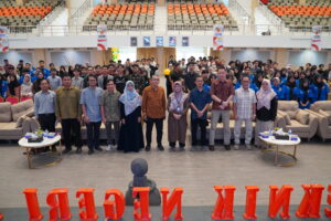 250 mahasiswa lintas jurusan di Politeknik Negeri Padang menerima pemaparan dari Pakar Telekomunikasi Indonesia, Irwan Mahri, Kamis (25/4/2024) pagi. (Foto: Dok. PNP)