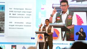 Kepala BNPB Letjen TNI Suharyanto yang turut menghadiri puncak kegiatan HKB 2024 di Kota Padang. (dok. BNPB)