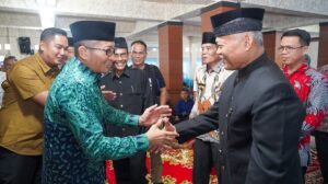 Wali Kota Padang, Hendri Septa didampingi Camat Koto Tangah, Fizlan Setiawan. (Foto: Dok. Prokopim)
