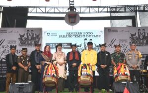Gubernur Sumbar, Mahyeldi membuka pelaksanaan Festival Muaro Padang, Jumat (19/4/2024) sore. (Foto: Dok. Prokopim)