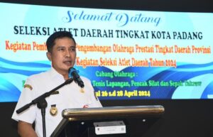 Wakil Wali Kota (Wawako) Padang, Ekos Albar membuka secara resmi Pekan Olahraga Pelajar (Popda) tingkat Kota Padang tahun 2024, Rabu (24/4/2024) siang. (Foto: Dok. Prokopim)