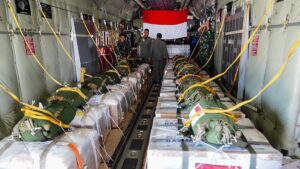 Pesawat Hercules TNI AU C 130 J dapat menerjunkan bantuan kemanusiaan di wilayah udara Palestina, Gaza, Selasa (9/2/2023). (Foto. tni.mil.id)