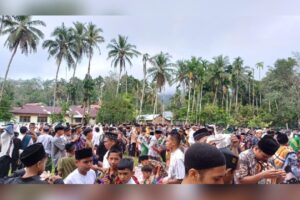 Jamaah Syattariyah di Kabupaten Sijunjung merayakan Idul Fitri 1445 Hijriah pada Jumat (12/4/2024). (Foto: Dok. Istimewa)