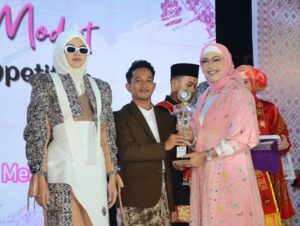 Lomba desain busana khas Kota Padang yang digelar dengan tema 'Padang Young Modest Fashion Design Competition 2024' bertujuan melahirkan para desainer atau perancang busana muda. (Foto: Dok. Prokopim)