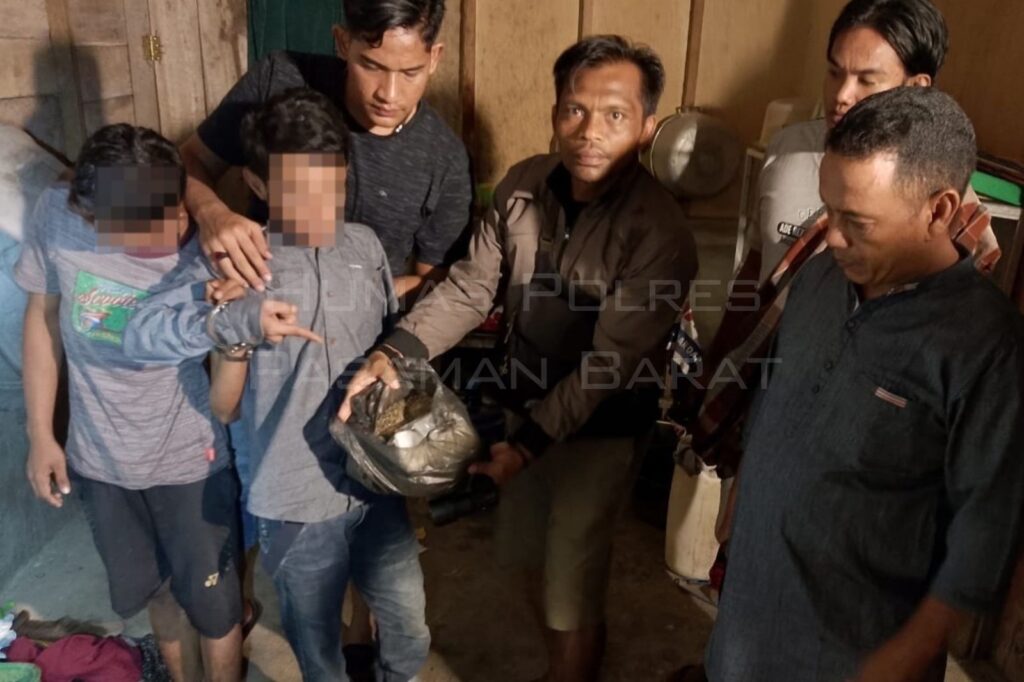 Polisi menangkap empat orang di Air Bangis, Kabupaten Pasaman Barat dalam kasus penyalahgunaan narkotika. (Foto: Dok. Polres Pasbar)